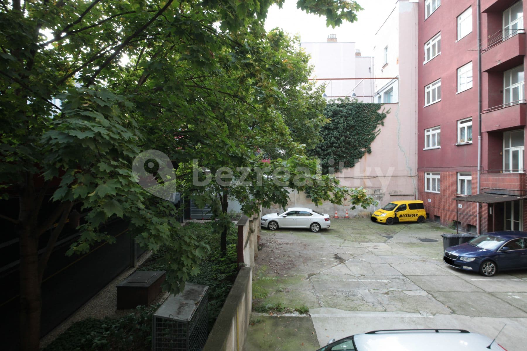 Pronájem bytu  90 m², Stroupežnického, Praha, Praha