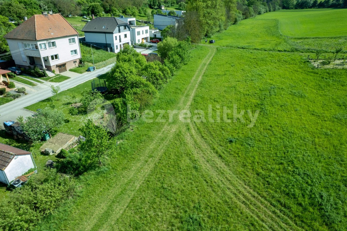 Prodej pozemku 2.000 m², Bílovice, Zlínský kraj