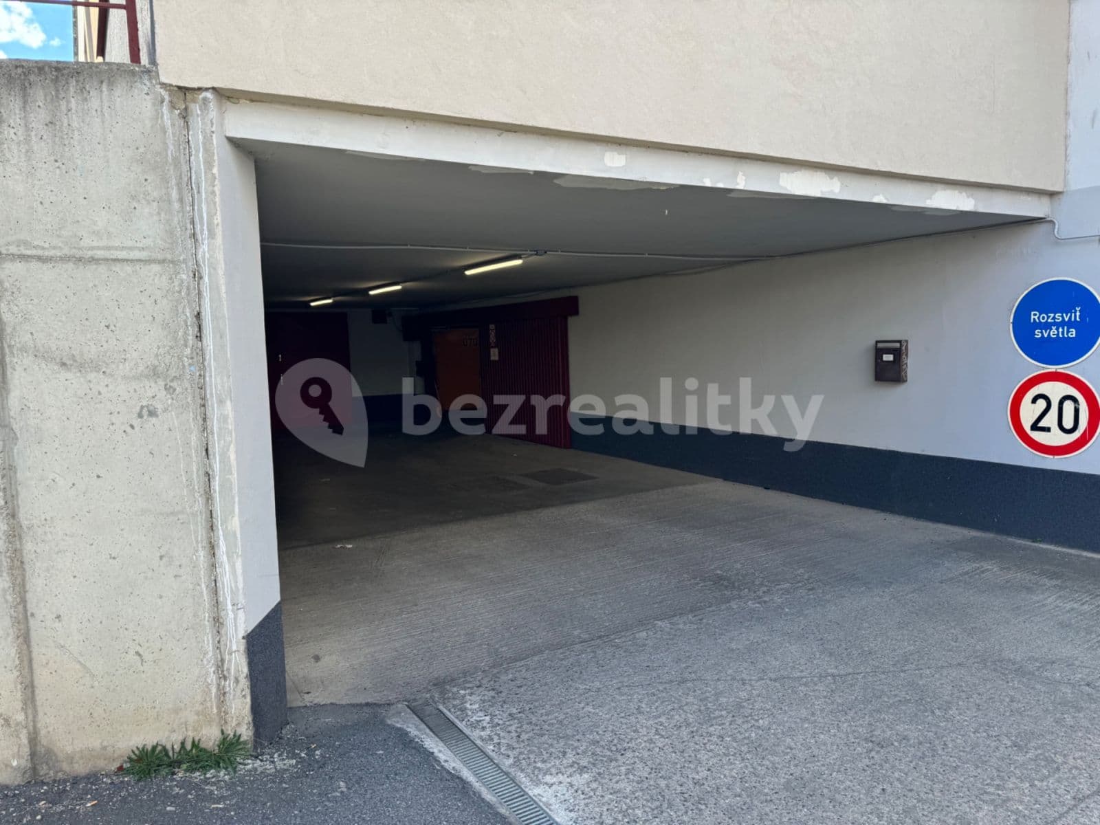 Pronájem garáže 17 m², Makovského, Praha, Praha