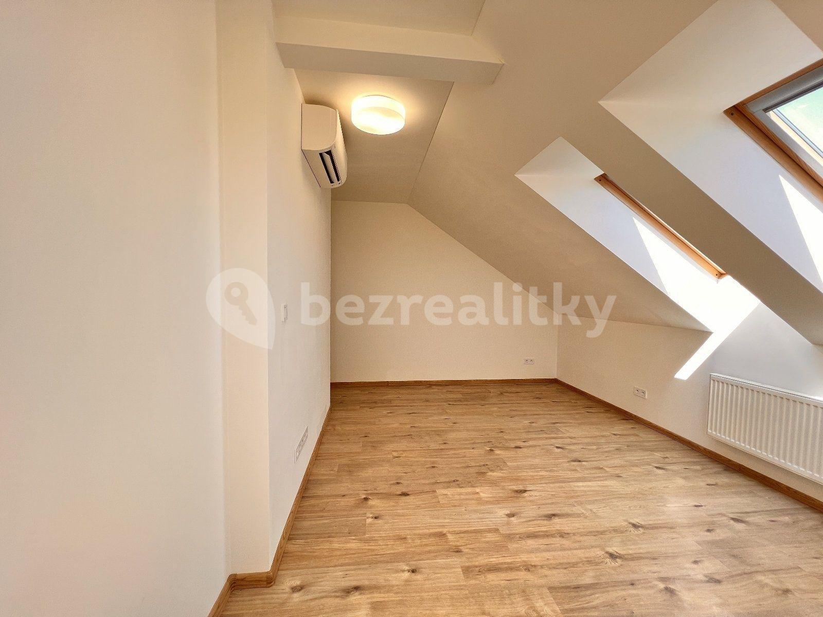Pronájem bytu 2+kk 44 m², Komenského, Ostrava, Moravskoslezský kraj