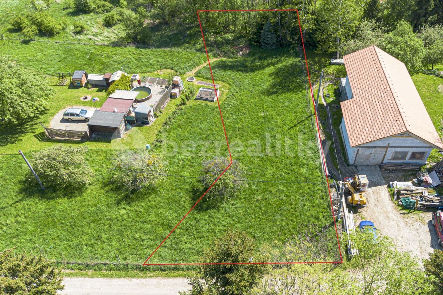 Prodej pozemku 1.075 m², Morašice, Pardubický kraj