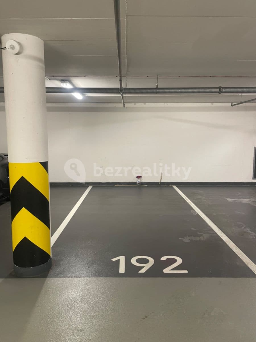 Pronájem garáže 12 m², Korunní, Praha, Praha