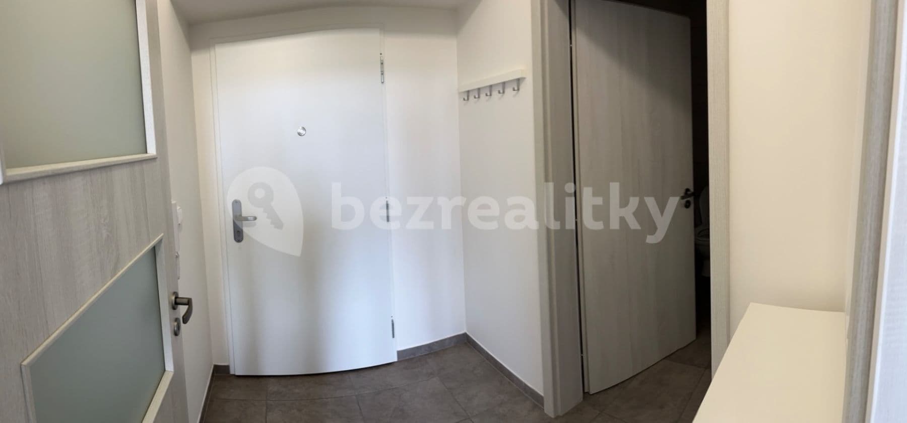 Pronájem bytu 2+kk 31 m², náměstí Dr. Václava Holého, Praha, Praha