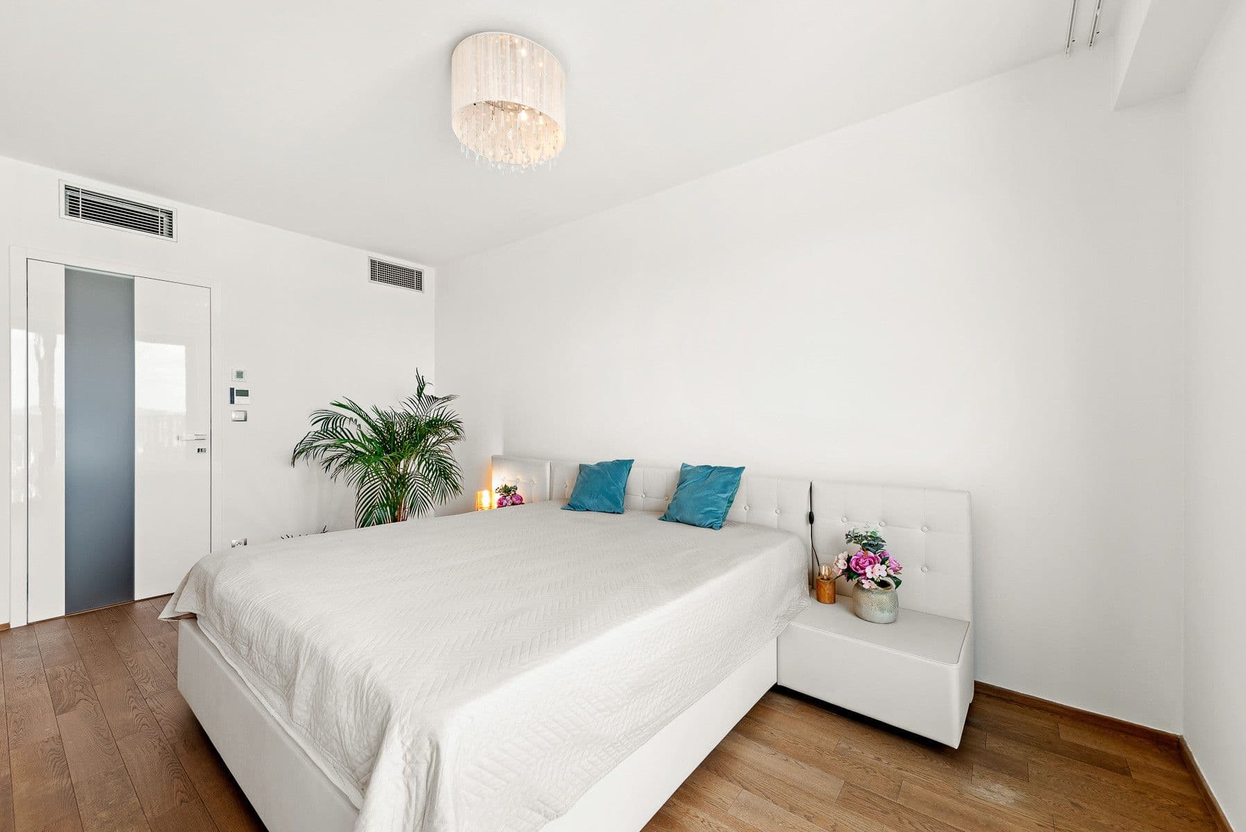 Pronájem bytu  80 m², Olšanská H, Praha, Praha