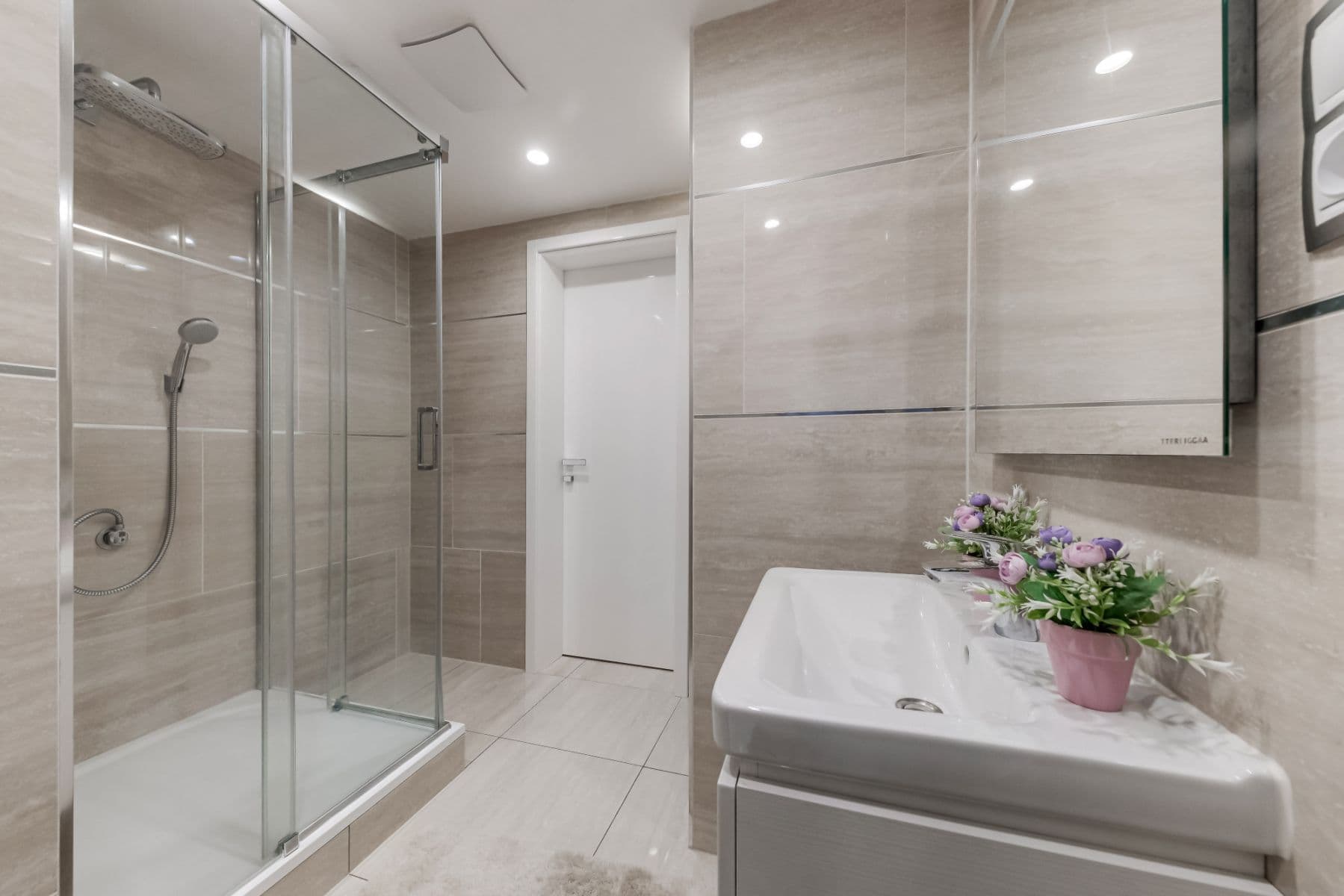 Pronájem bytu  80 m², Olšanská H, Praha, Praha