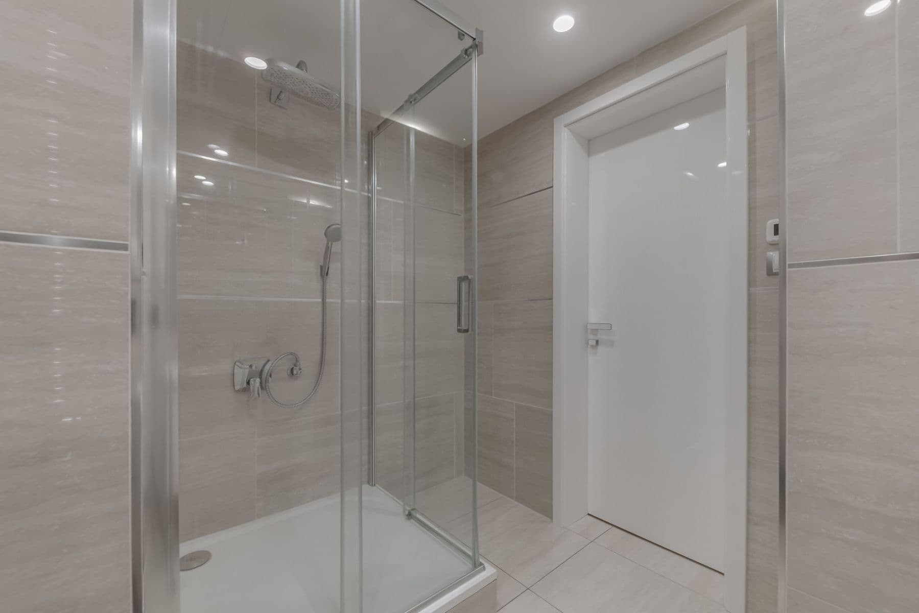 Pronájem bytu  80 m², Olšanská H, Praha, Praha