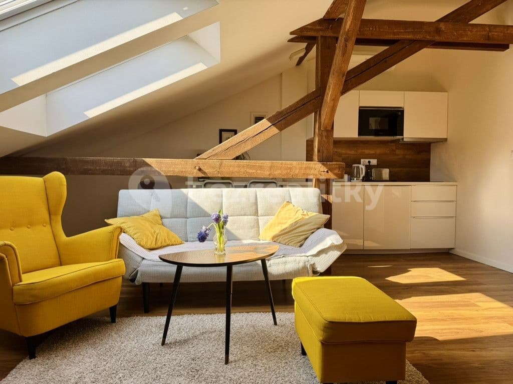 Pronájem bytu  34 m², Bulharská, Praha, Praha