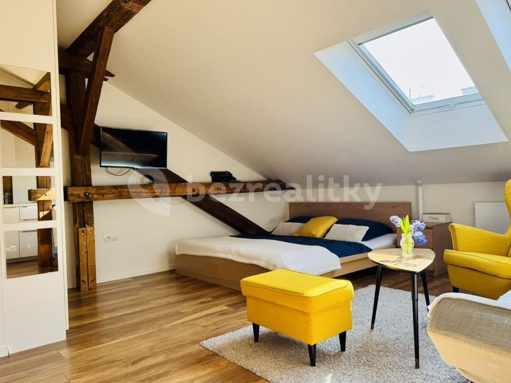 Pronájem bytu  34 m², Bulharská, Praha, Praha