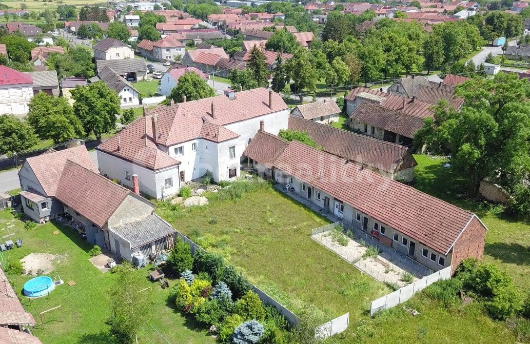 Prodej nebytového prostoru 1.878 m², Lovčice, Královéhradecký kraj