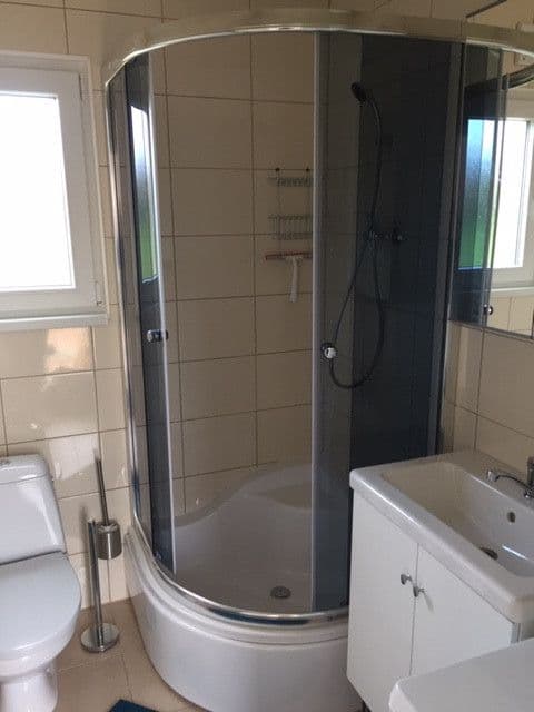 Pronájem bytu  48 m², V Cestách, Šestajovice, Středočeský kraj