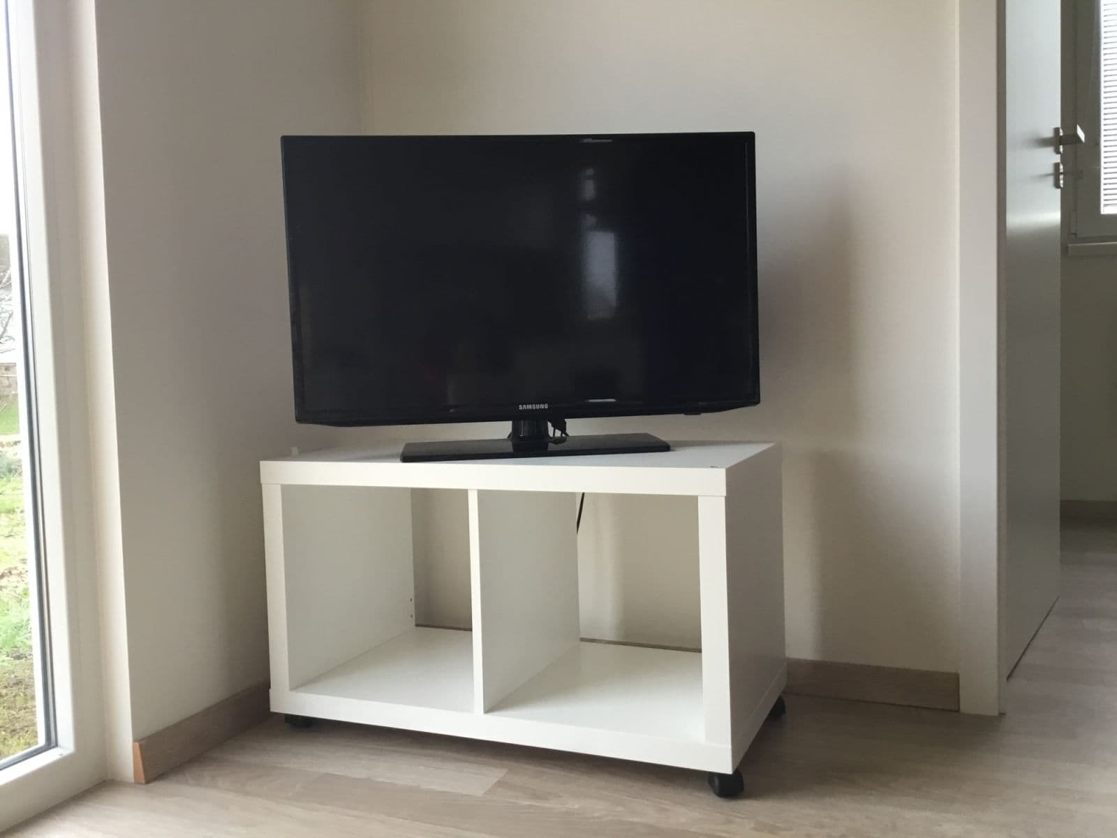 Pronájem bytu  48 m², V Cestách, Šestajovice, Středočeský kraj