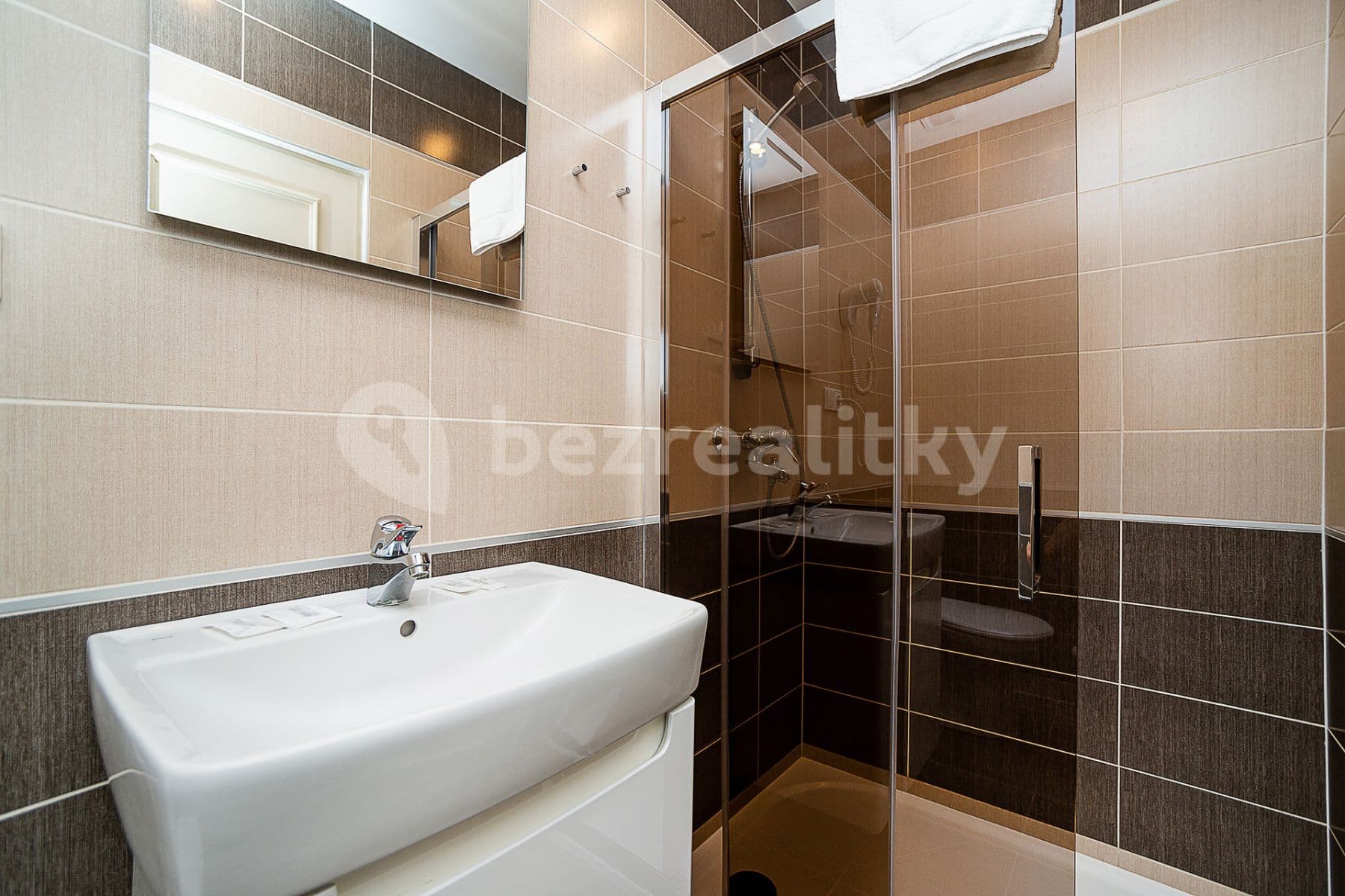 Pronájem bytu  27 m², Americká, Praha, Praha
