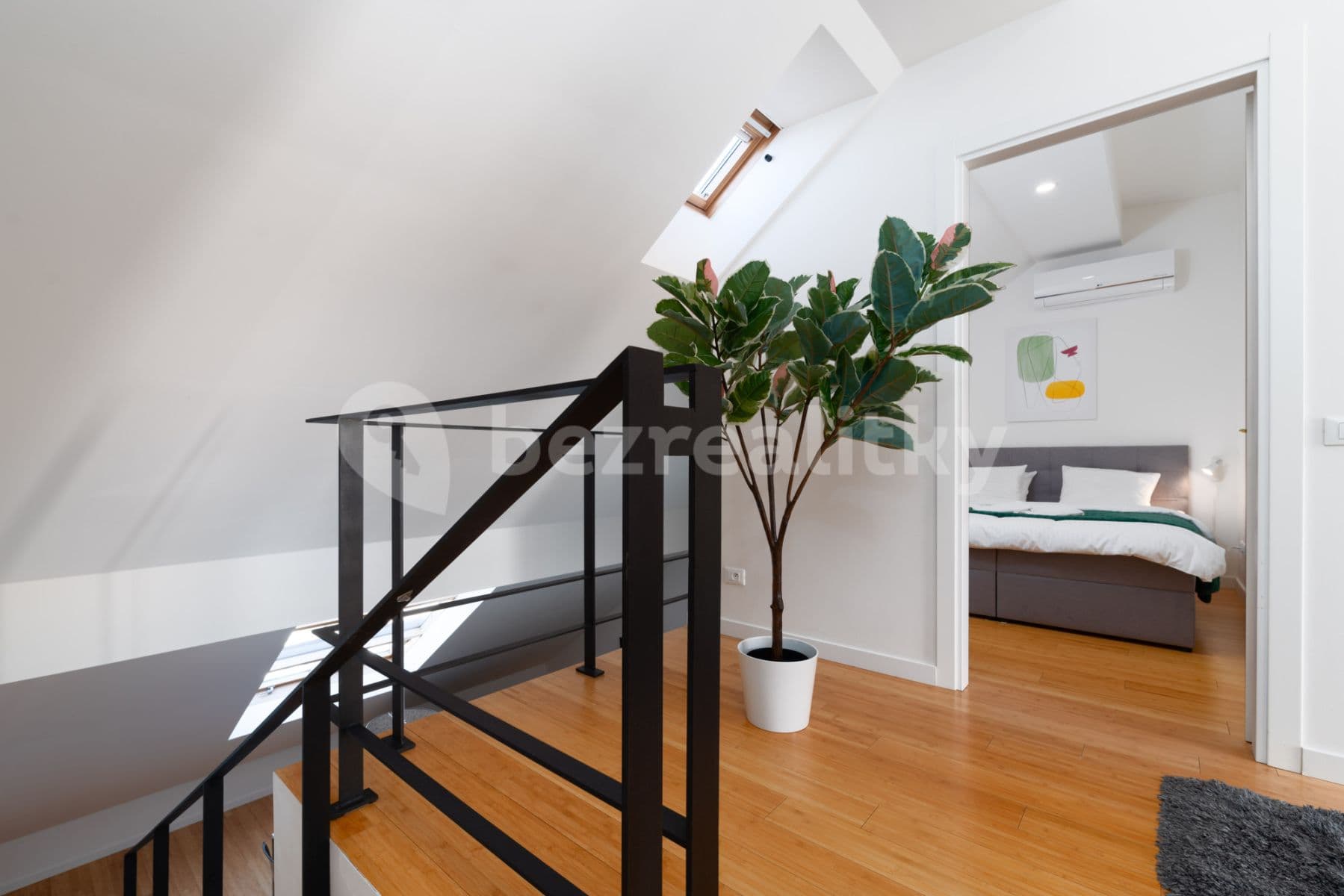 Pronájem bytu  110 m², Záhořanského, Praha, Praha
