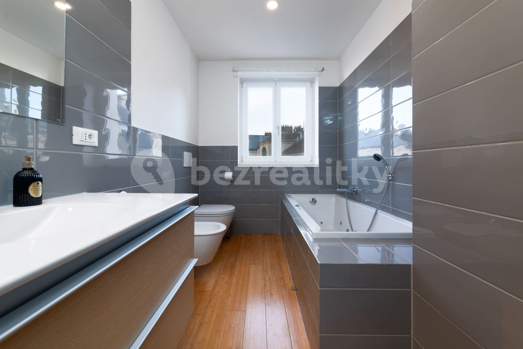 Pronájem bytu  110 m², Záhořanského, Praha, Praha