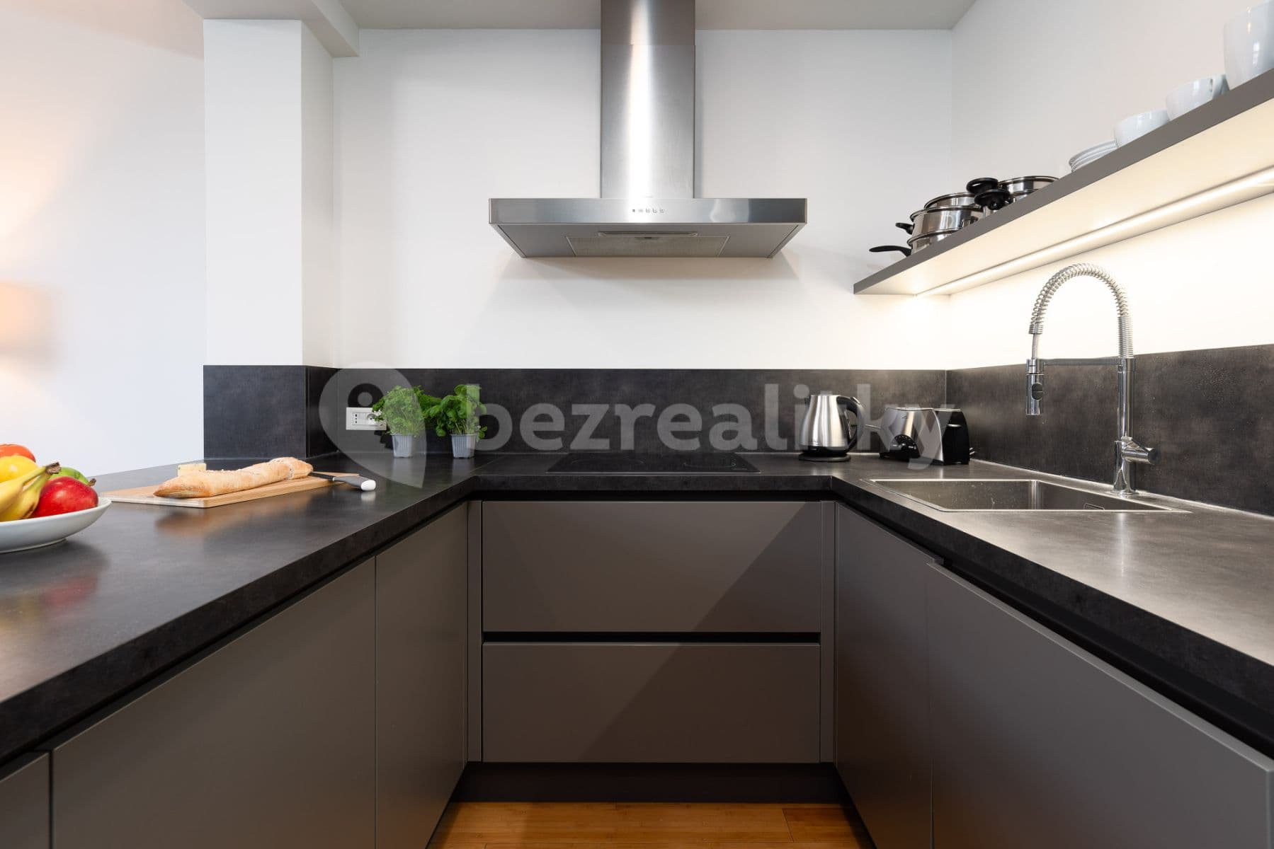 Pronájem bytu  110 m², Záhořanského, Praha, Praha
