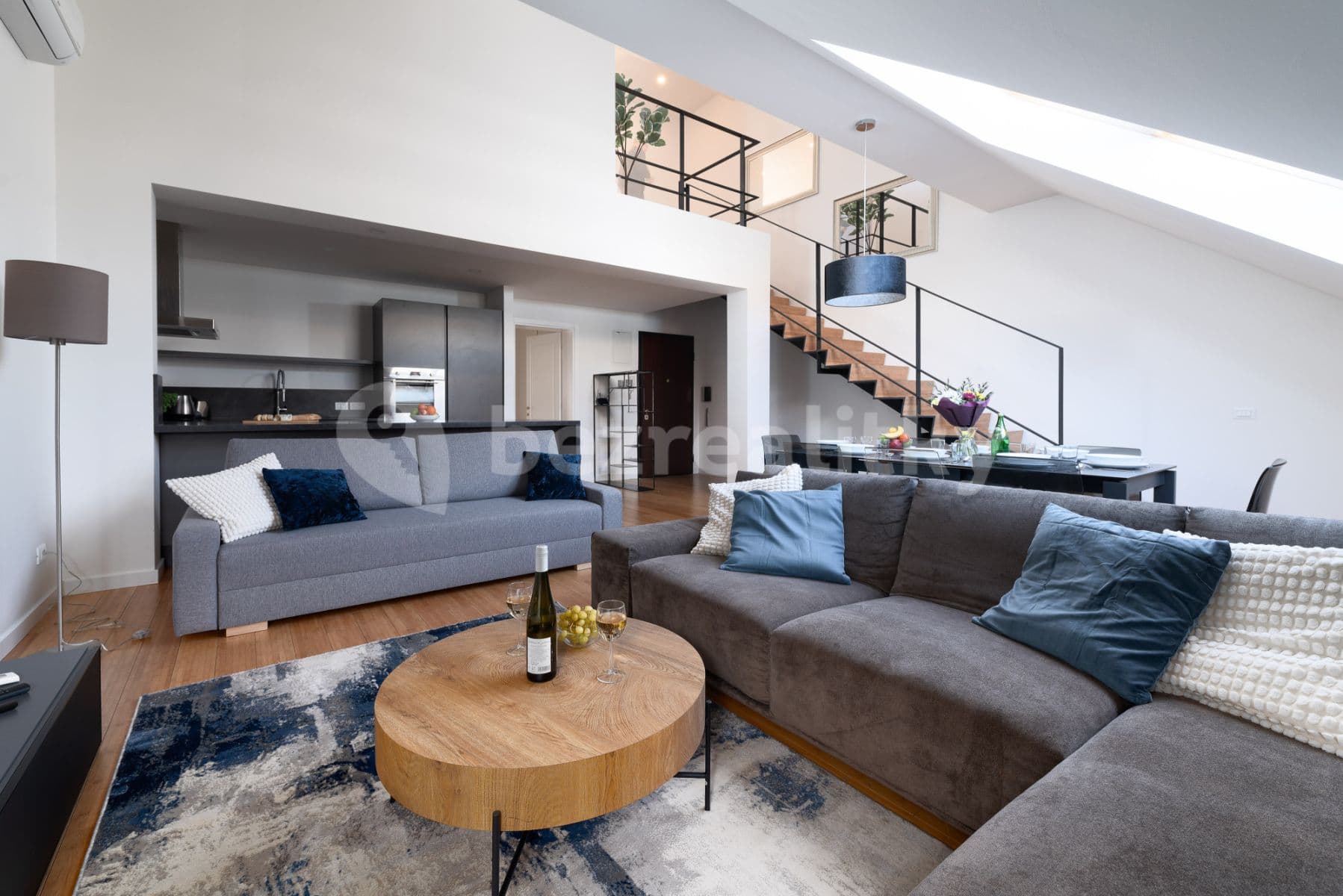 Pronájem bytu  110 m², Záhořanského, Praha, Praha