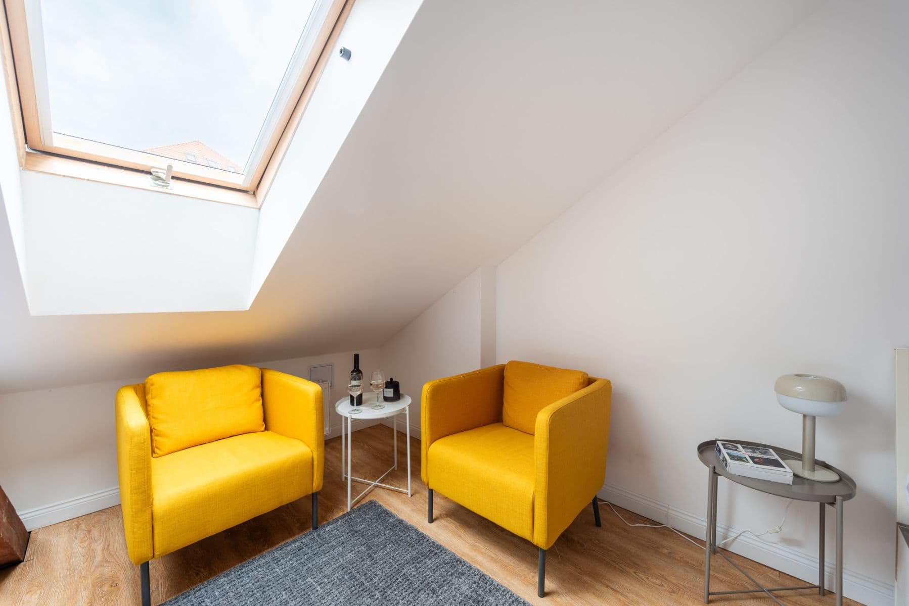 Pronájem bytu  75 m², Plzeňská, Praha, Praha