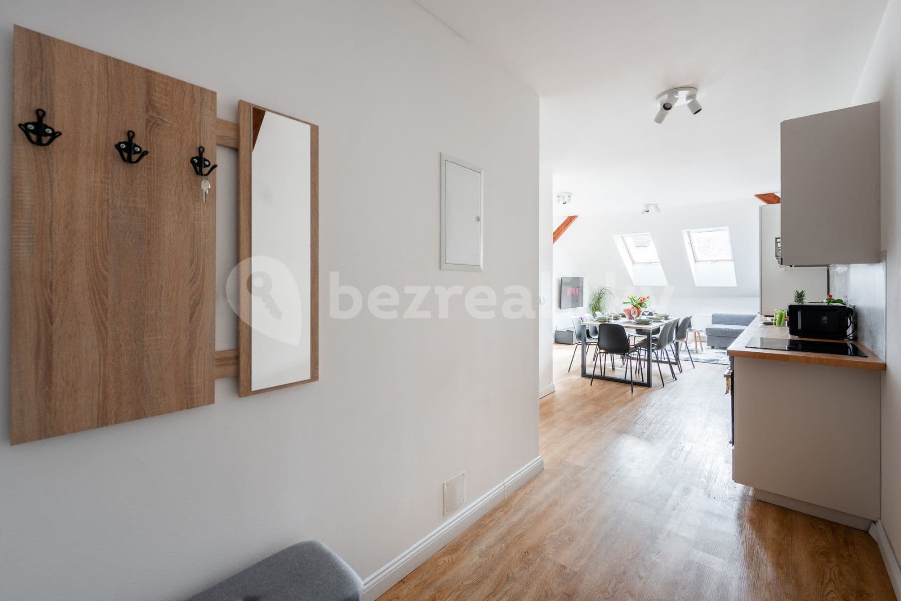 Pronájem bytu  75 m², Plzeňská, Praha, Praha