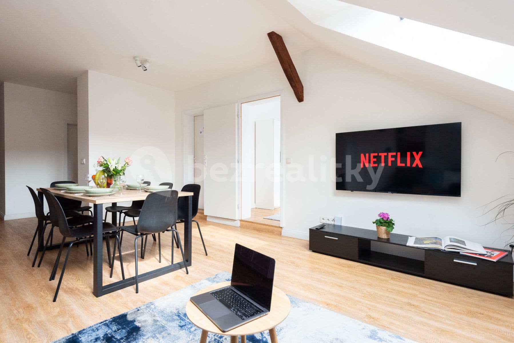 Pronájem bytu  75 m², Plzeňská, Praha, Praha