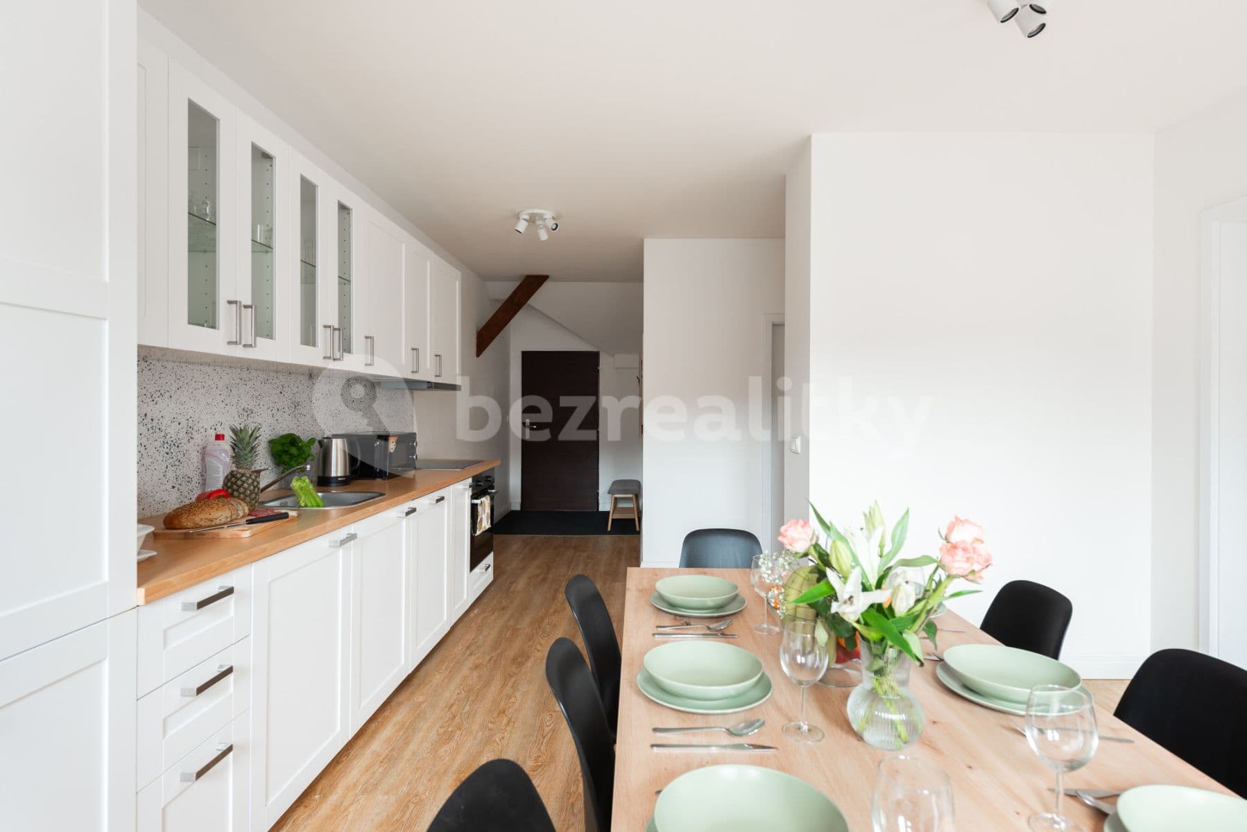 Pronájem bytu  75 m², Plzeňská, Praha, Praha