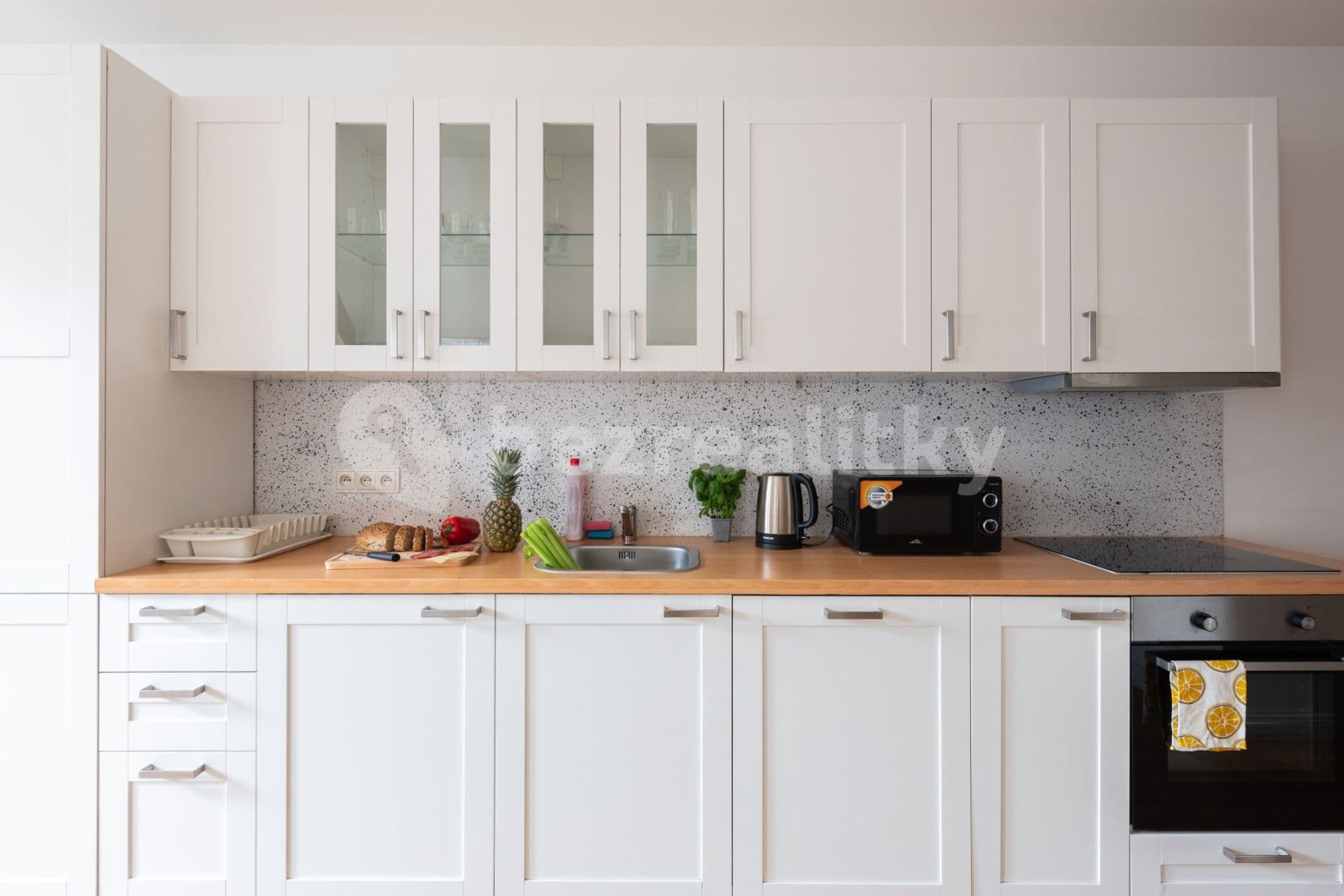 Pronájem bytu  75 m², Plzeňská, Praha, Praha