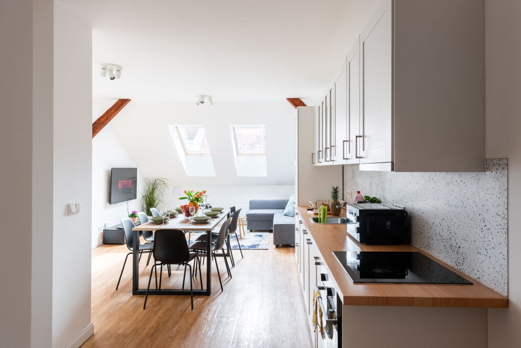 Pronájem bytu  75 m², Plzeňská, Praha, Praha