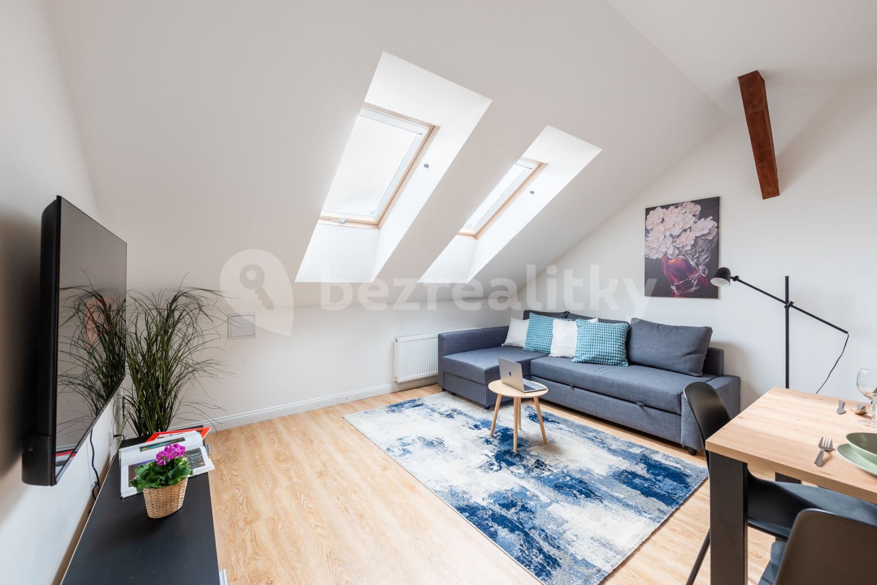 Pronájem bytu  75 m², Plzeňská, Praha, Praha