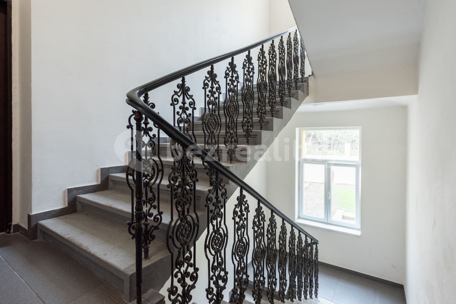Pronájem bytu  75 m², Plzeňská, Praha, Praha