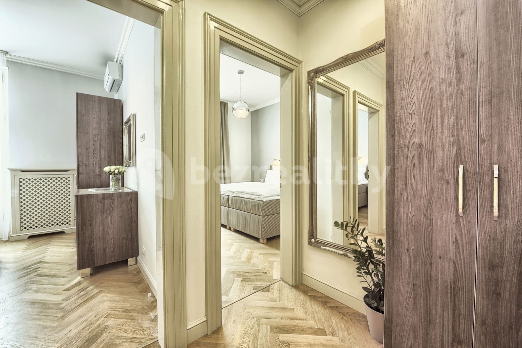 Pronájem bytu  100 m², U Milosrdných, Praha, Praha