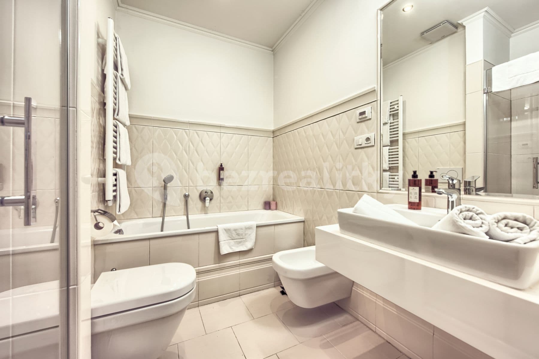 Pronájem bytu  100 m², U Milosrdných, Praha, Praha