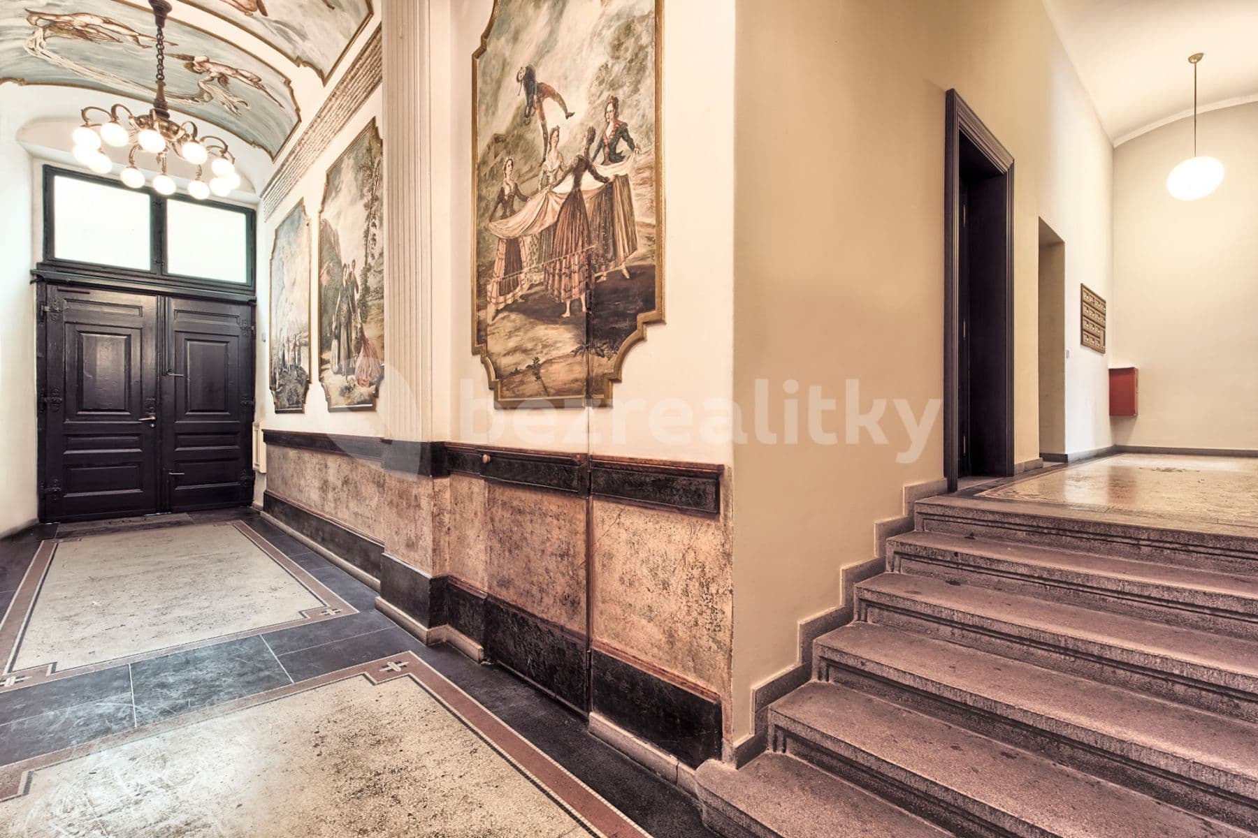 Pronájem bytu  100 m², U Milosrdných, Praha, Praha