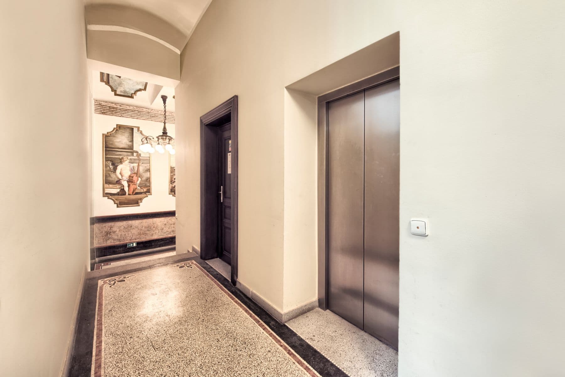 Pronájem bytu  100 m², U Milosrdných, Praha, Praha