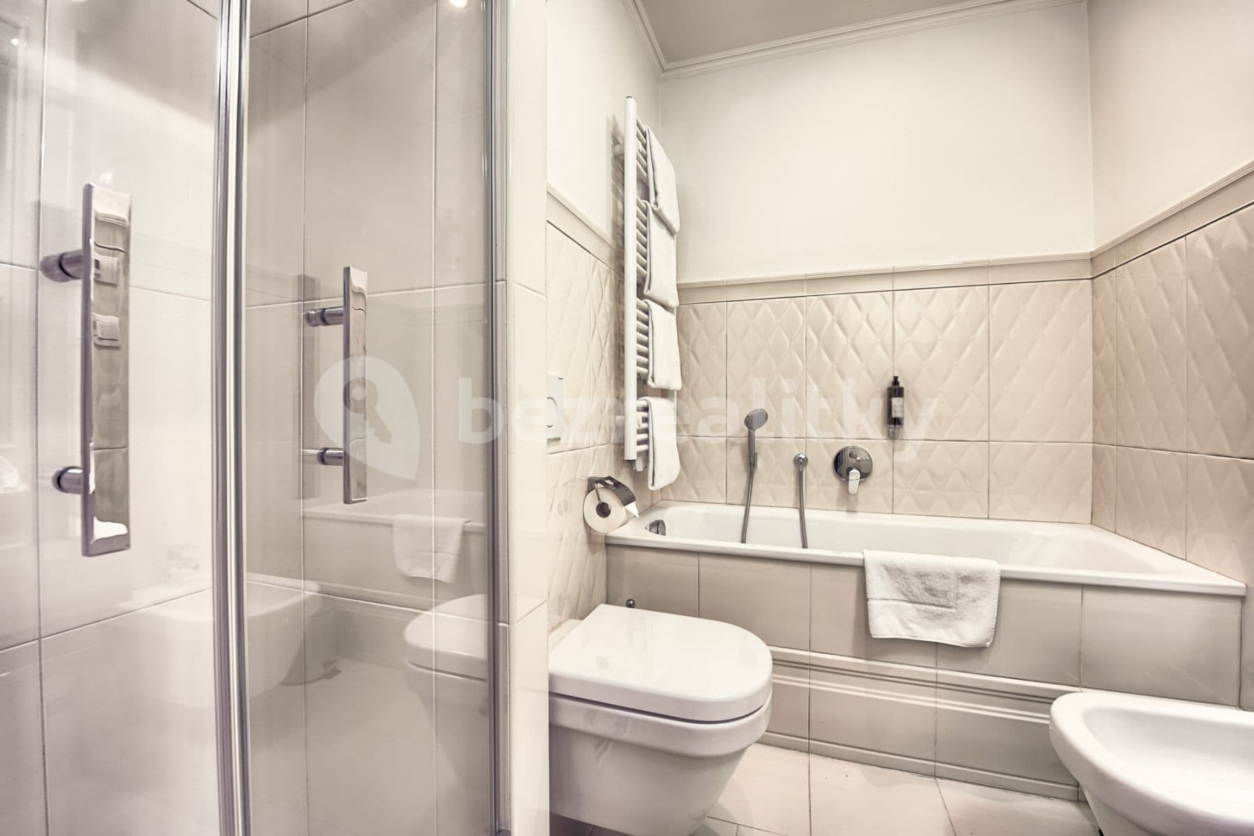 Pronájem bytu  100 m², U Milosrdných, Praha, Praha