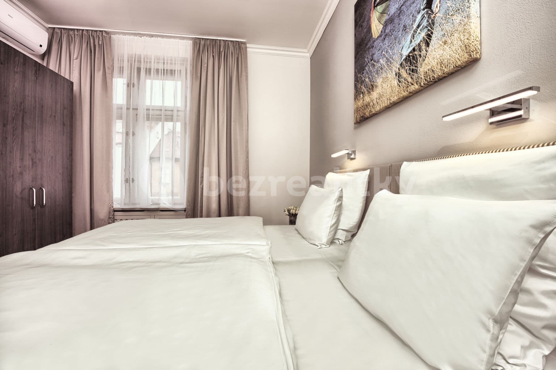 Pronájem bytu  100 m², U Milosrdných, Praha, Praha
