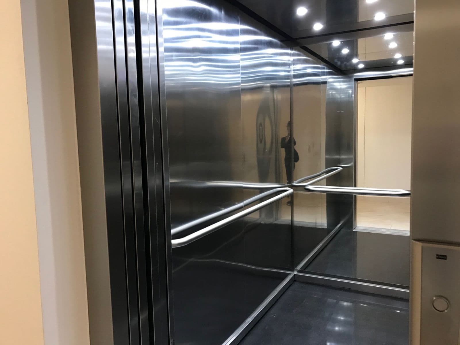 Pronájem bytu  42 m², Olšanská, Praha, Praha
