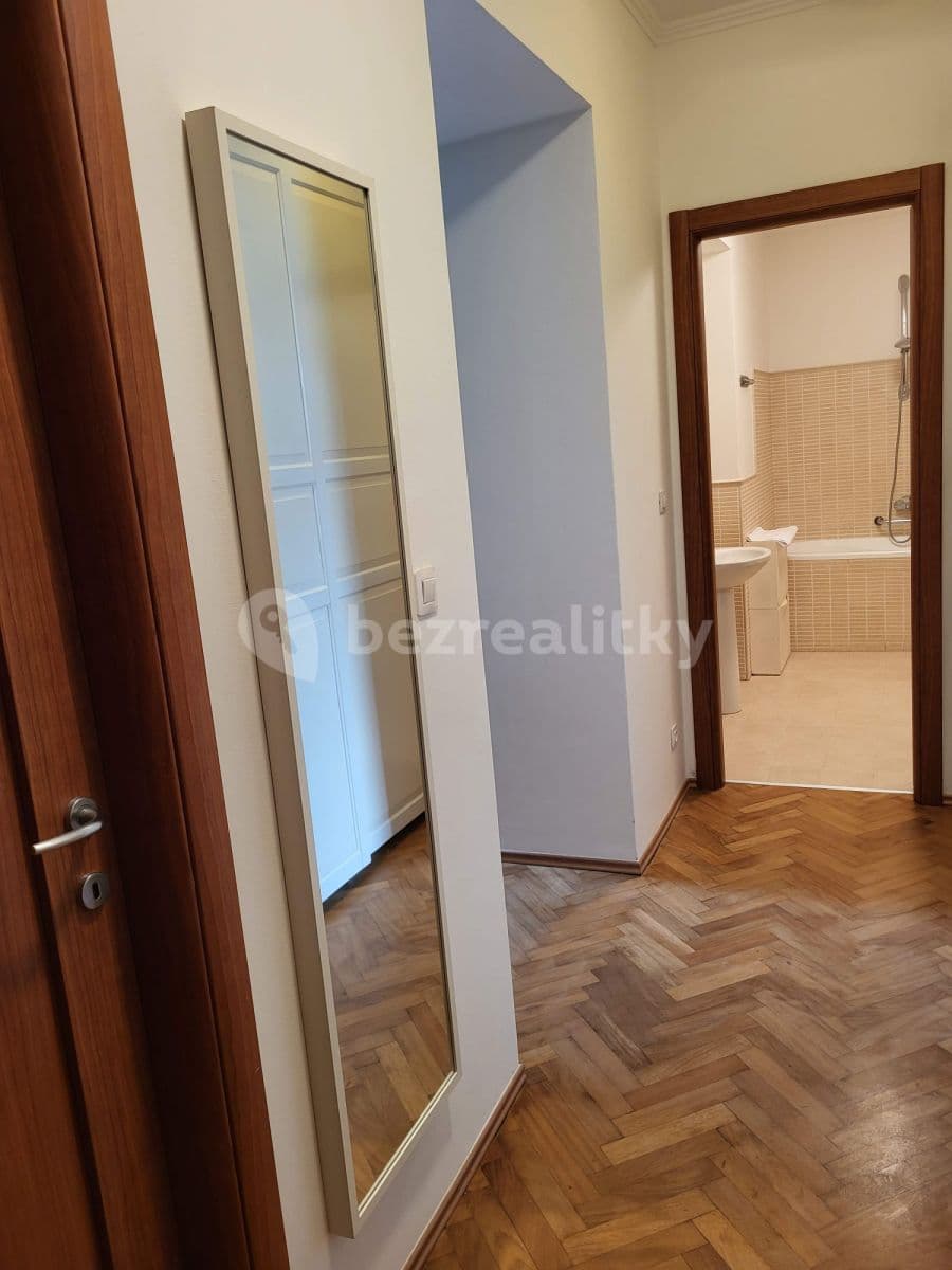 Pronájem bytu  45 m², Koubkova, Praha, Praha