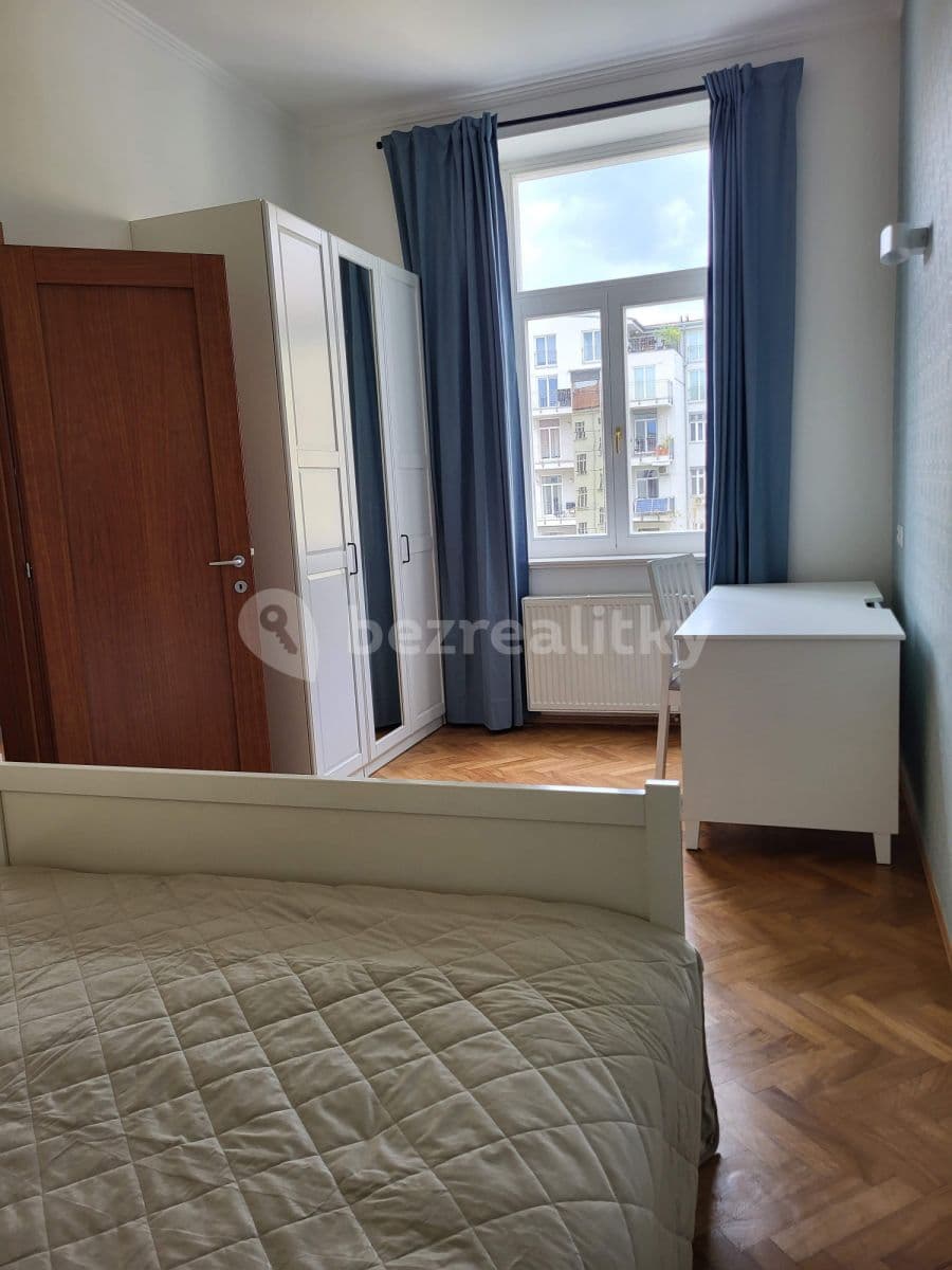 Pronájem bytu  45 m², Koubkova, Praha, Praha