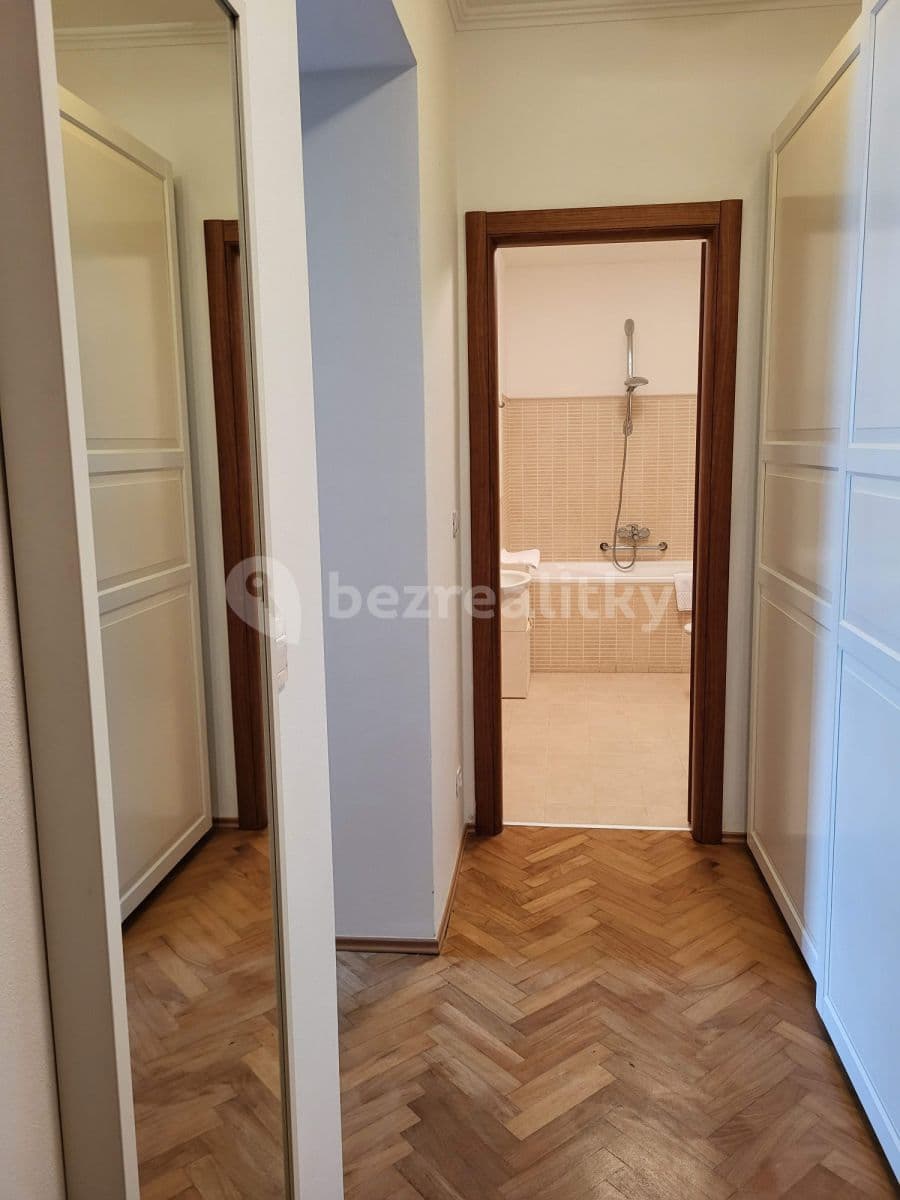 Pronájem bytu  45 m², Koubkova, Praha, Praha