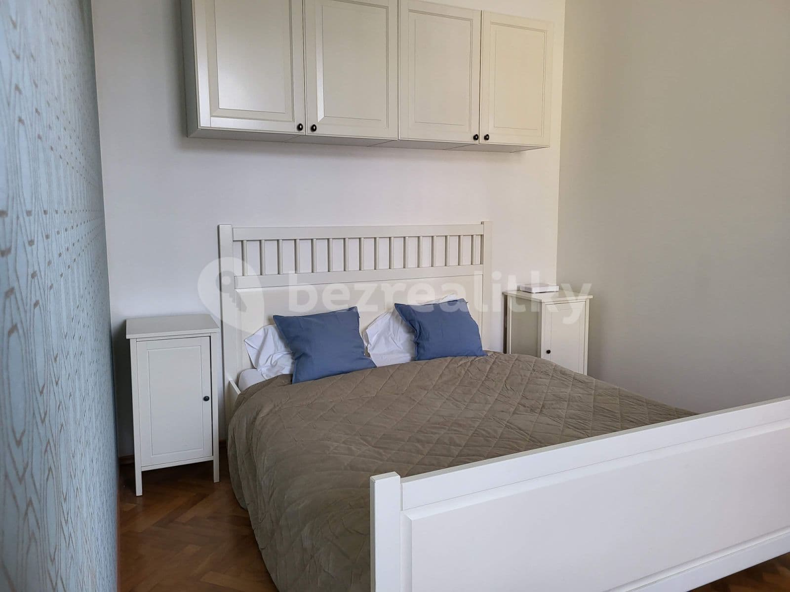 Pronájem bytu  45 m², Koubkova, Praha, Praha