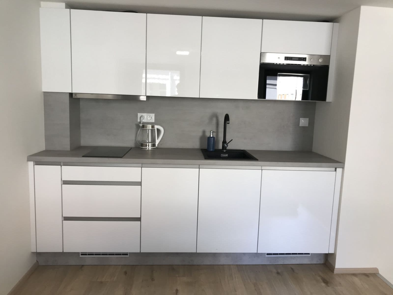 Pronájem bytu  30 m², Rostislavova, Praha, Praha