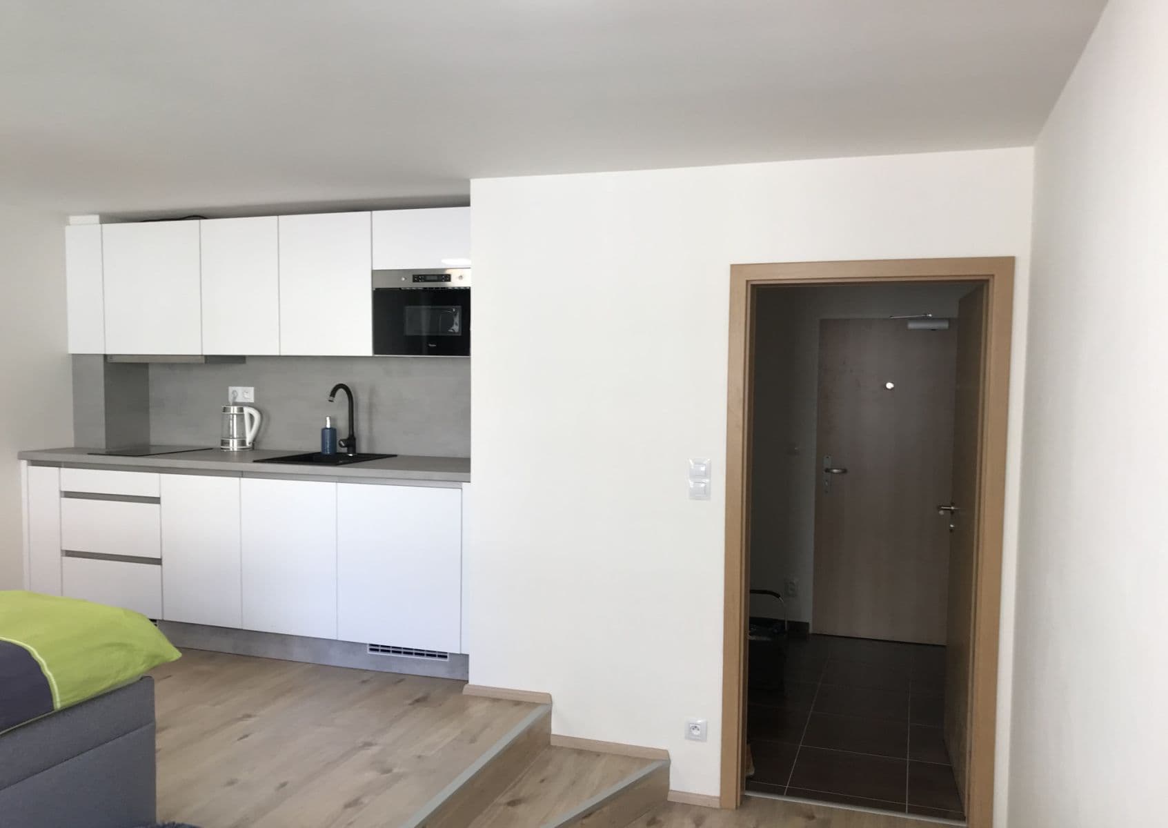 Pronájem bytu  30 m², Rostislavova, Praha, Praha