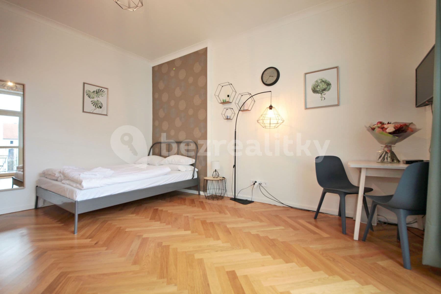 Pronájem bytu  29 m², Slavíkova, Praha, Praha
