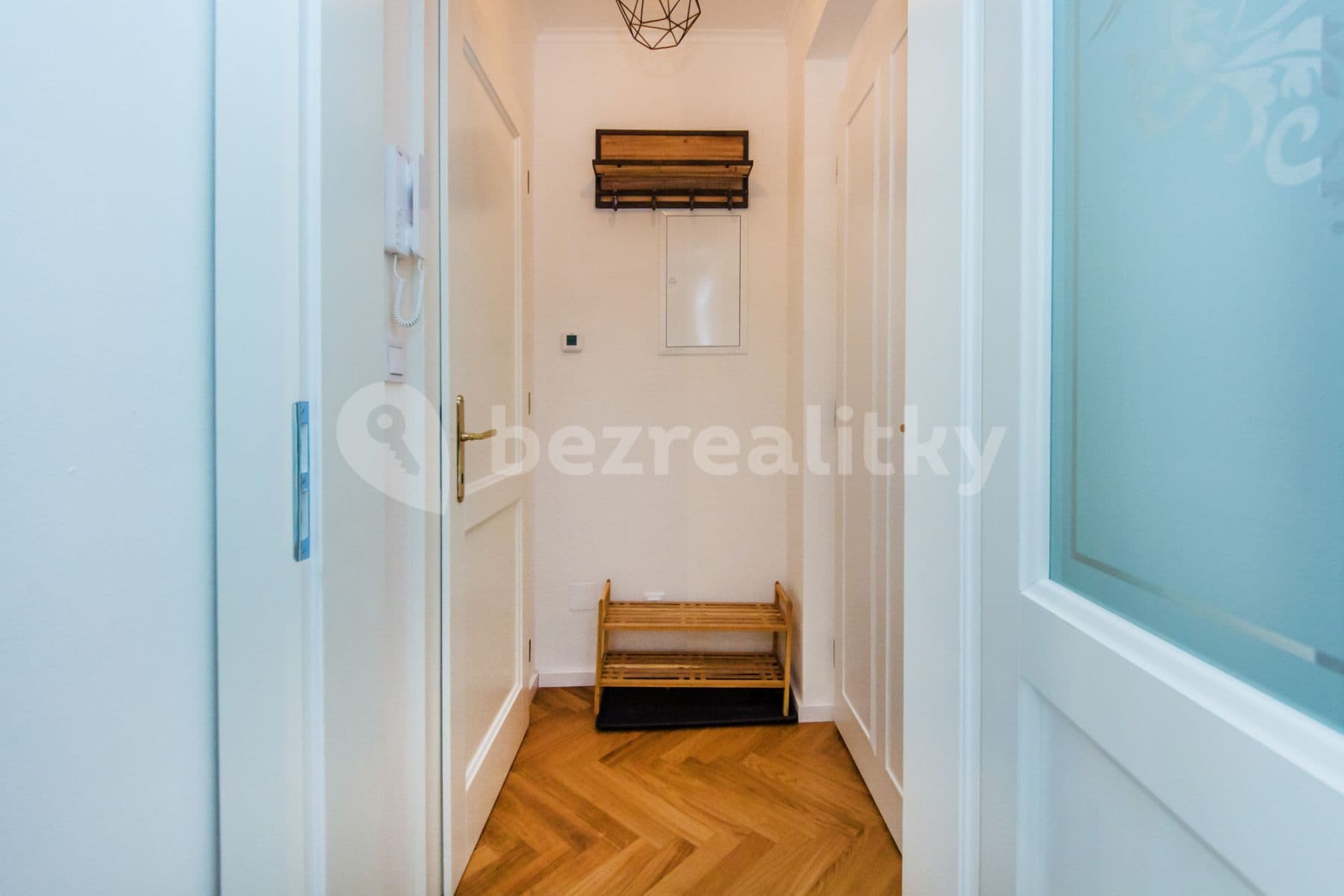 Pronájem bytu  29 m², Slavíkova, Praha, Praha