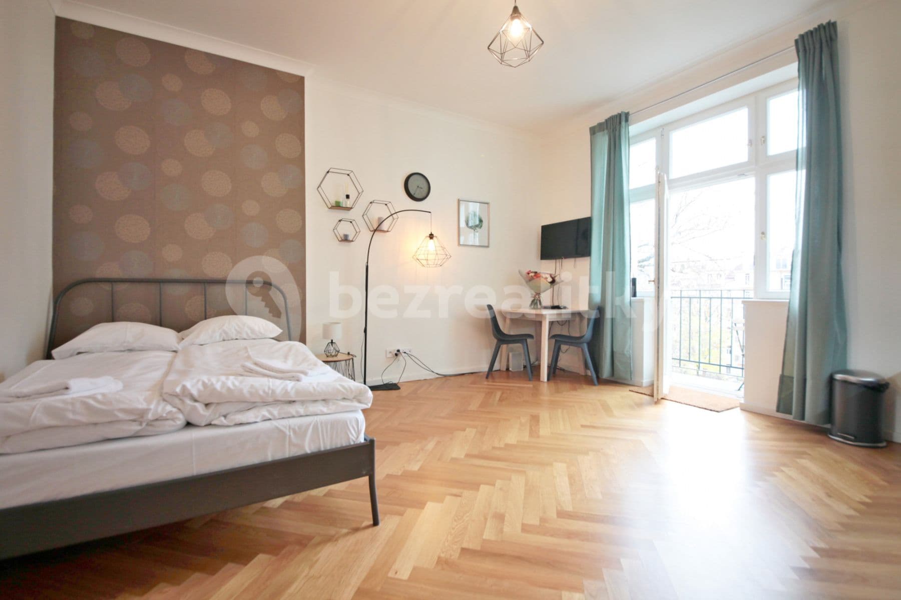 Pronájem bytu  29 m², Slavíkova, Praha, Praha