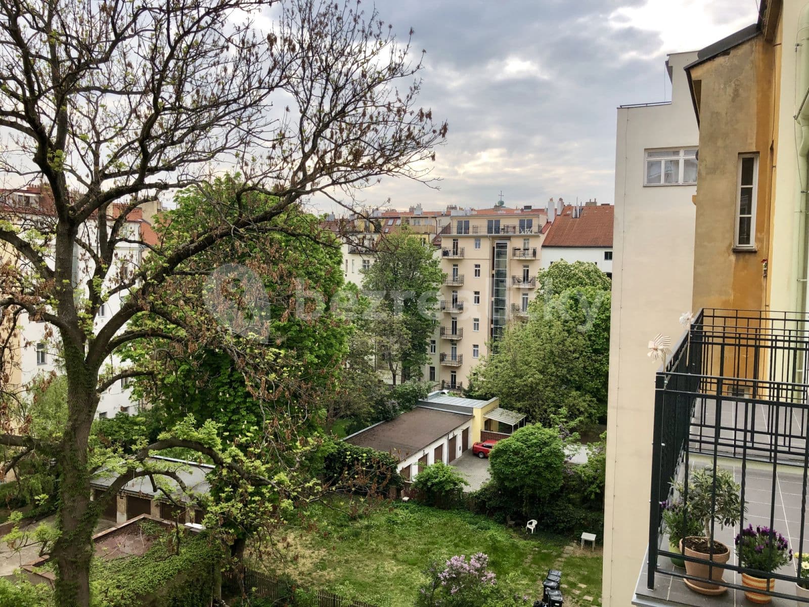 Pronájem bytu  29 m², Slavíkova, Praha, Praha