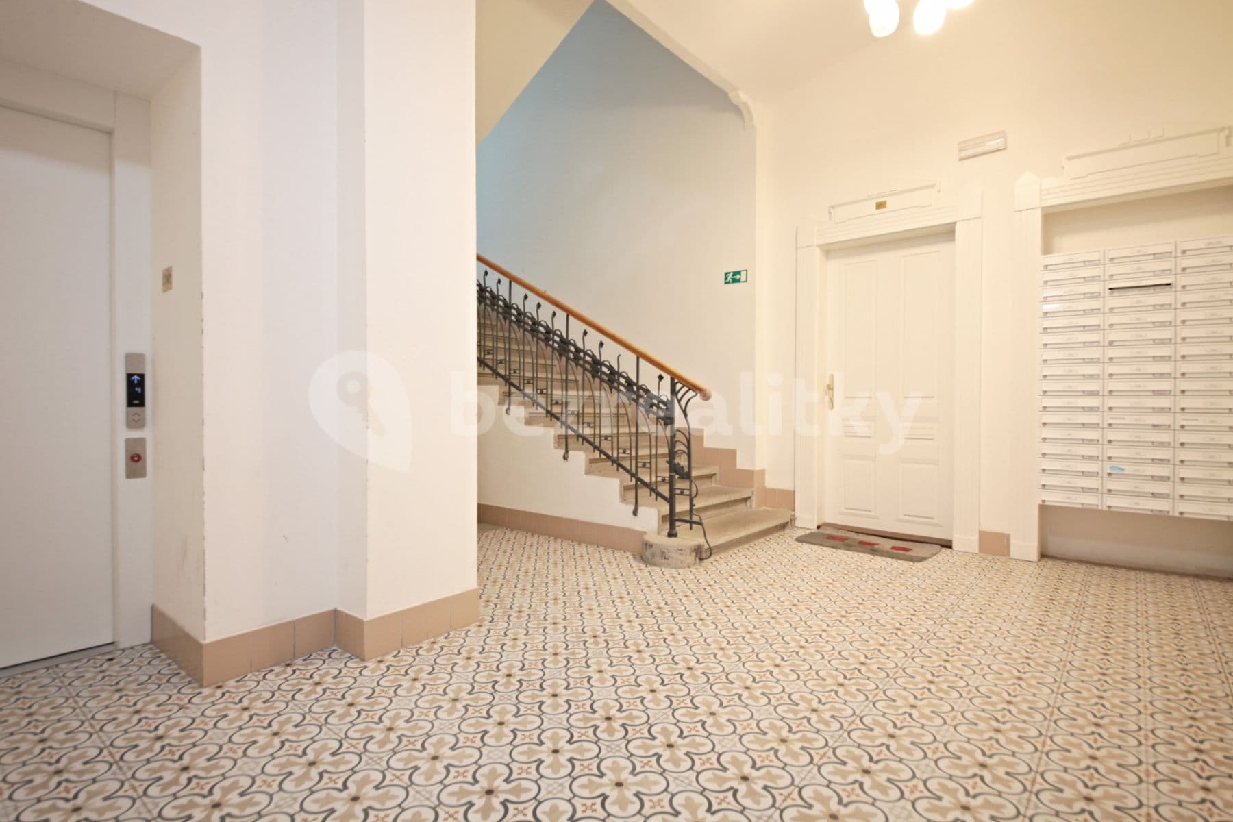 Pronájem bytu  29 m², Slavíkova, Praha, Praha
