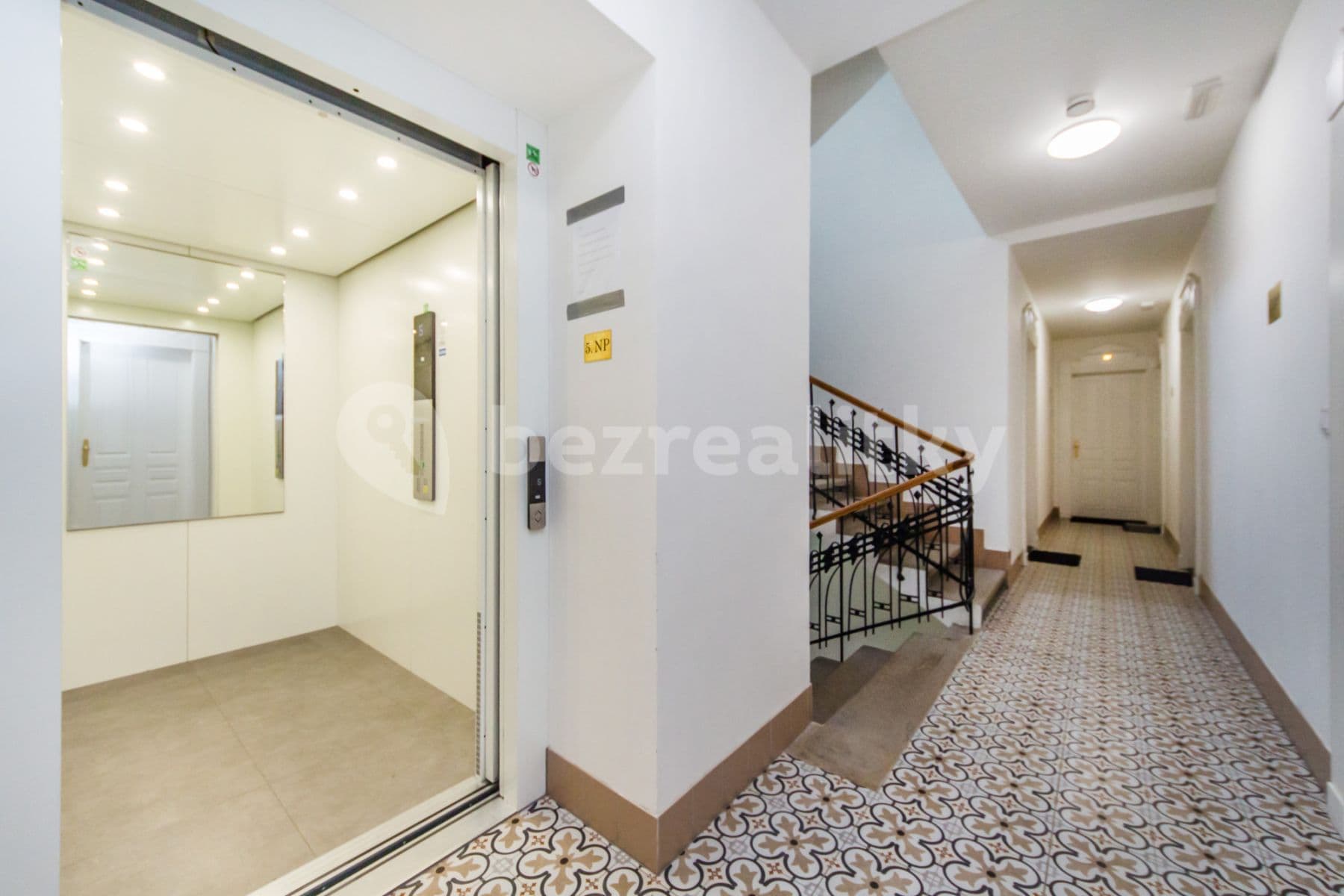 Pronájem bytu  29 m², Slavíkova, Praha, Praha
