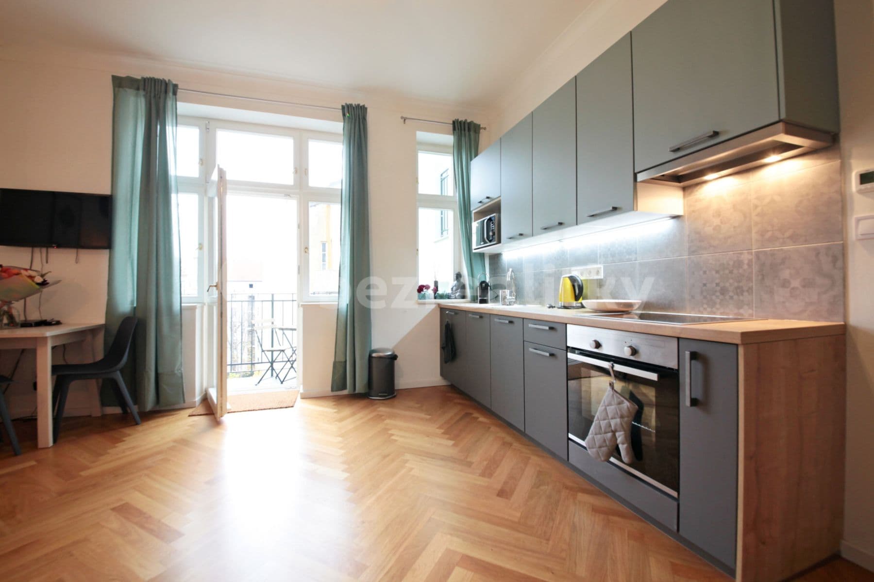 Pronájem bytu  29 m², Slavíkova, Praha, Praha