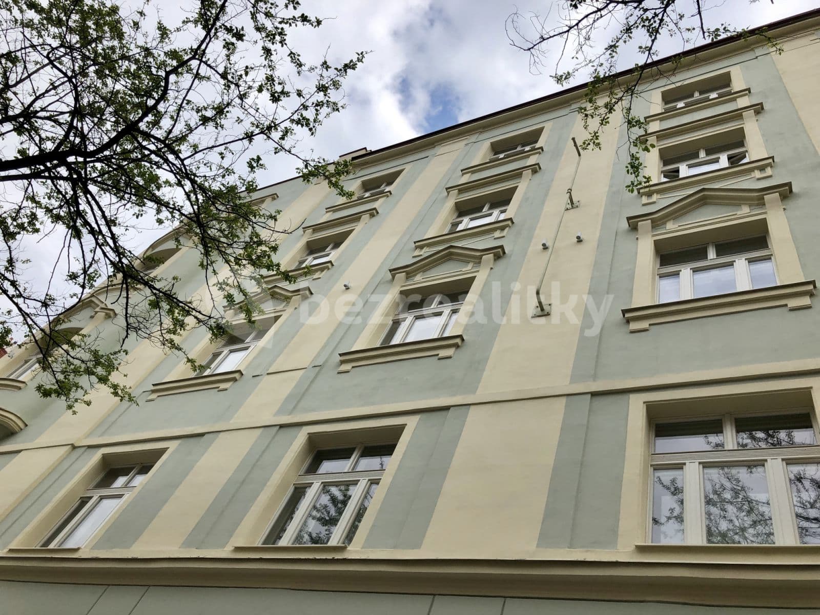 Pronájem bytu  29 m², Slavíkova, Praha, Praha