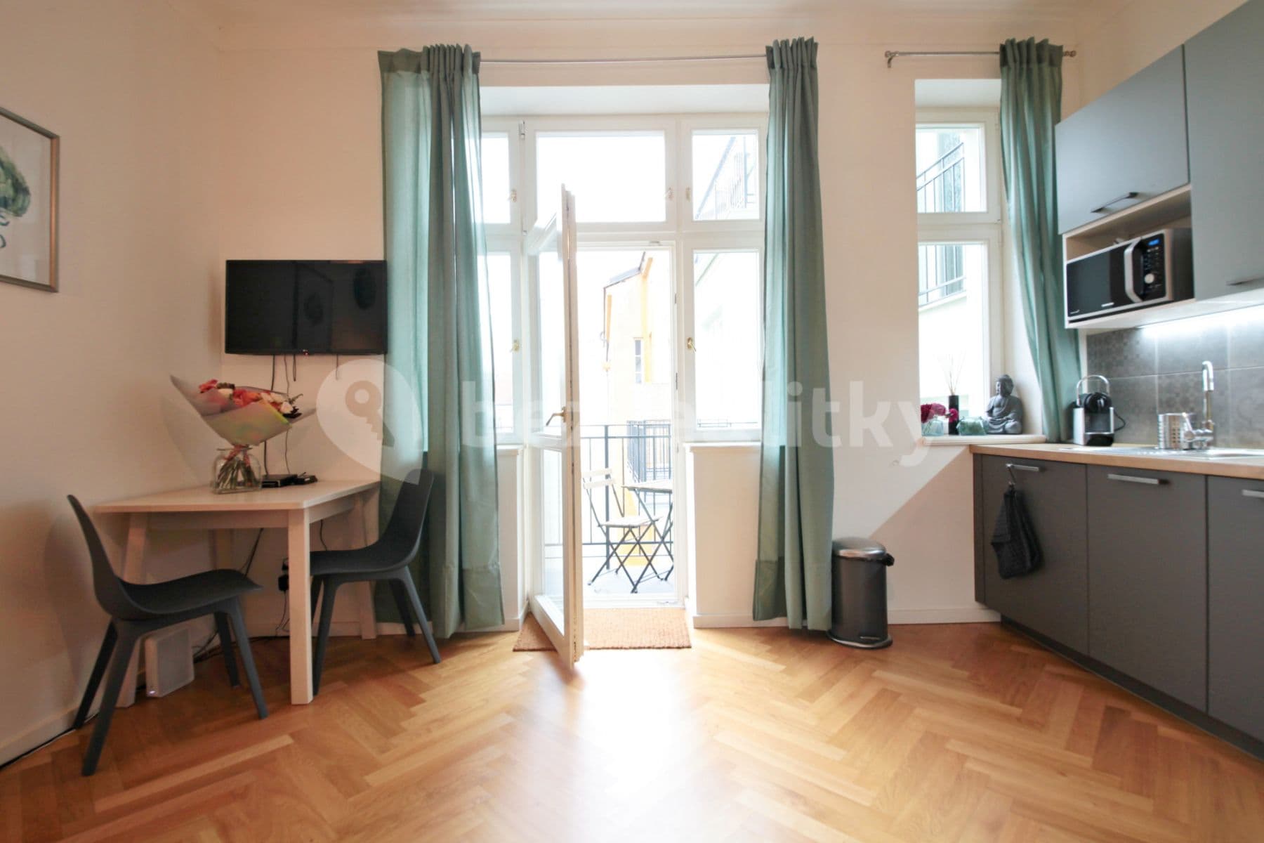 Pronájem bytu  29 m², Slavíkova, Praha, Praha
